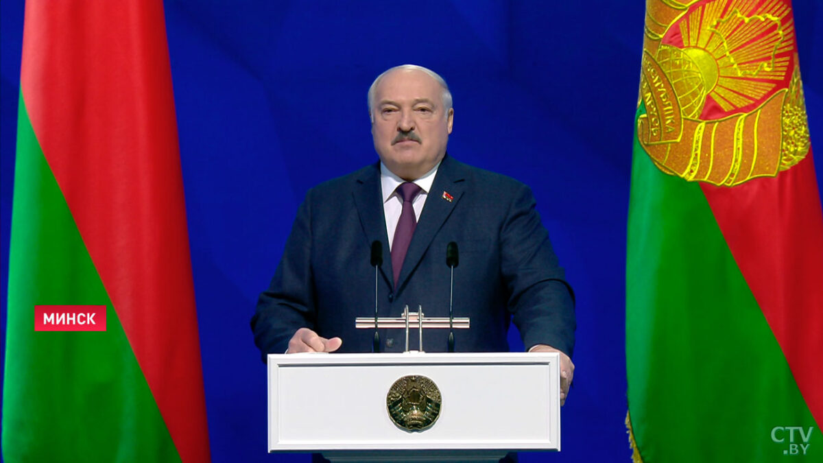 Александр Лукашенко выступает с посланием к народу и парламенту